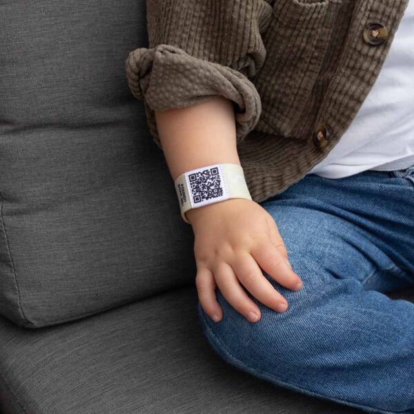 elastic wristband action photo cropped