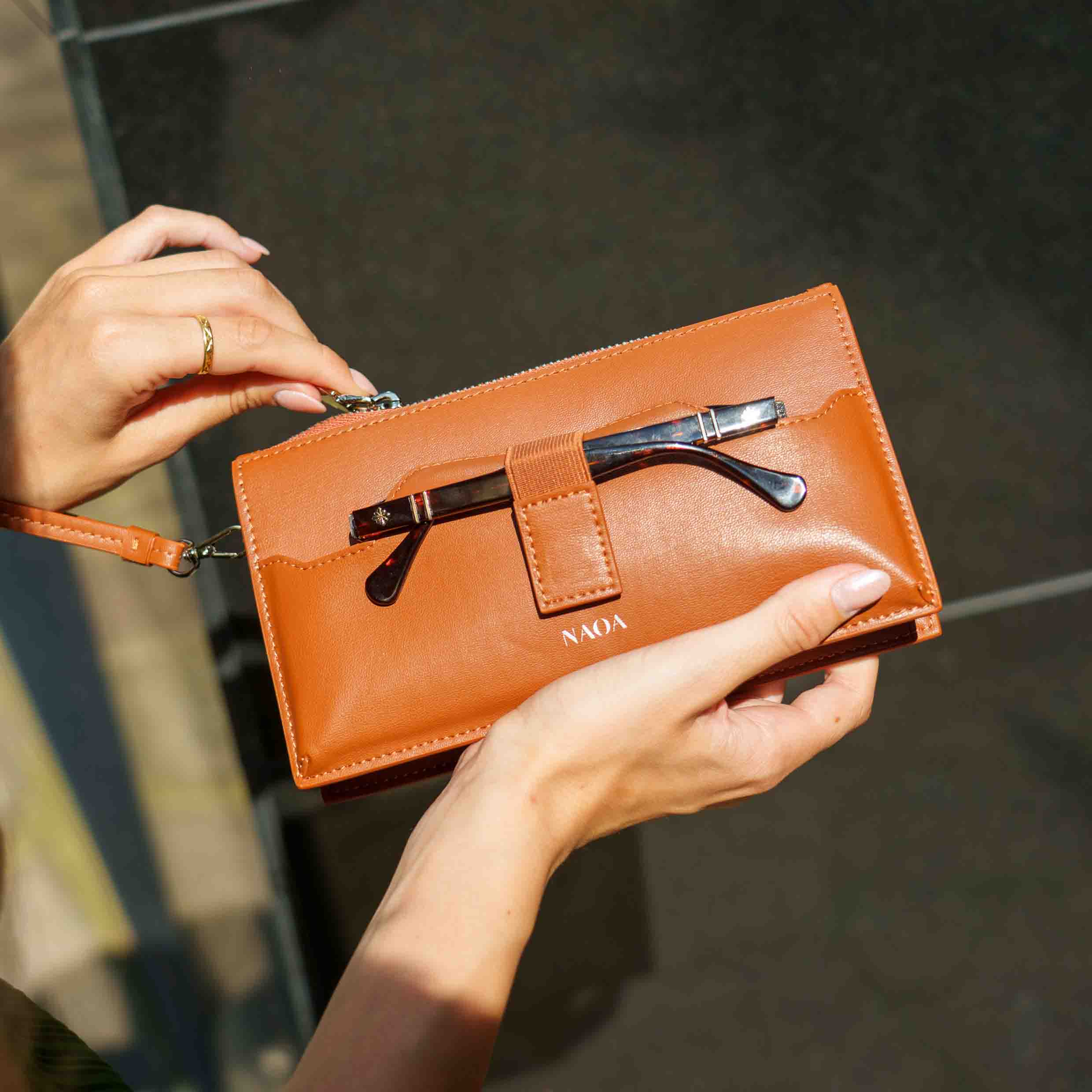 NAOA Lunette+ Apple Leather Crossbody - Cognac - Image 2