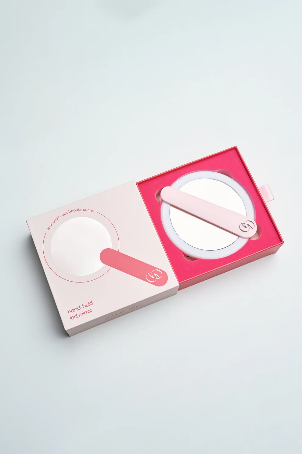 6FIFTYTWO White LED Hand Held Mirror - Image 3