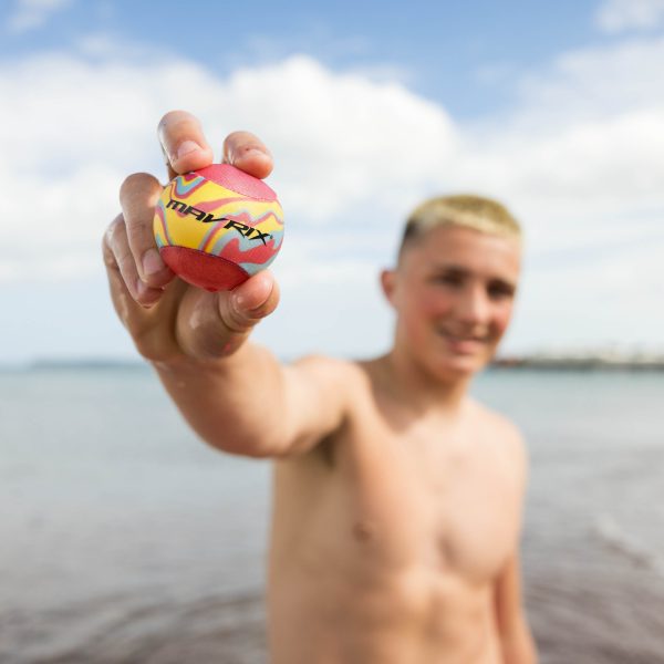 Mavrix Water Skim Ball in black and blue — 6.5cm skimming ball for pool and beach — BeachSupplies.co.uk